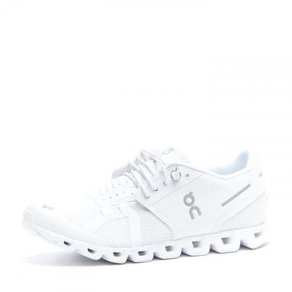 On CLOUD DAMEN - ALL WHITE